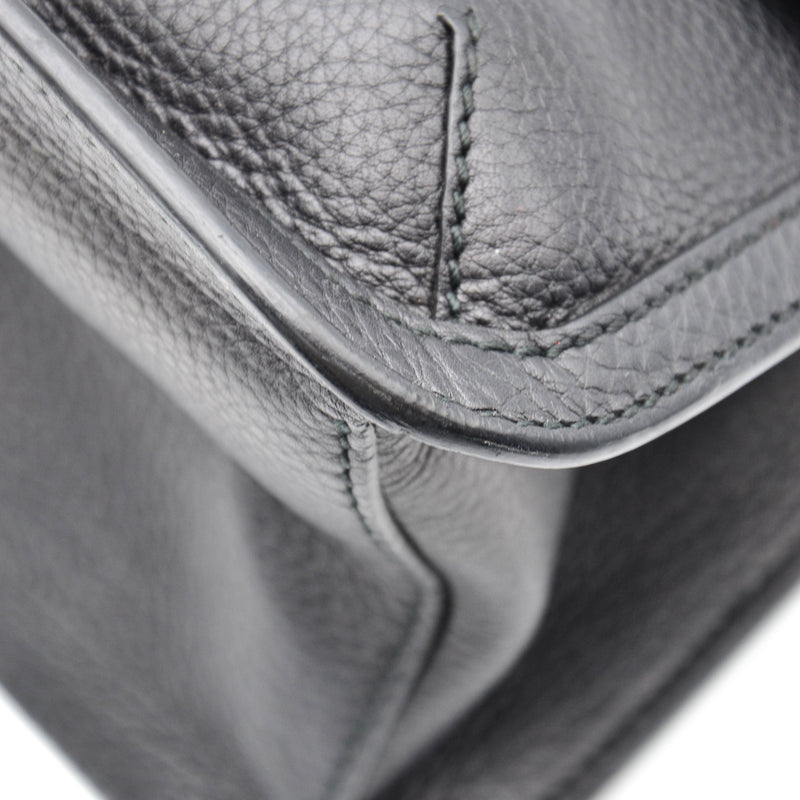Gucci Daily Flap Cuir Grainé Noir — Pompon Bambou