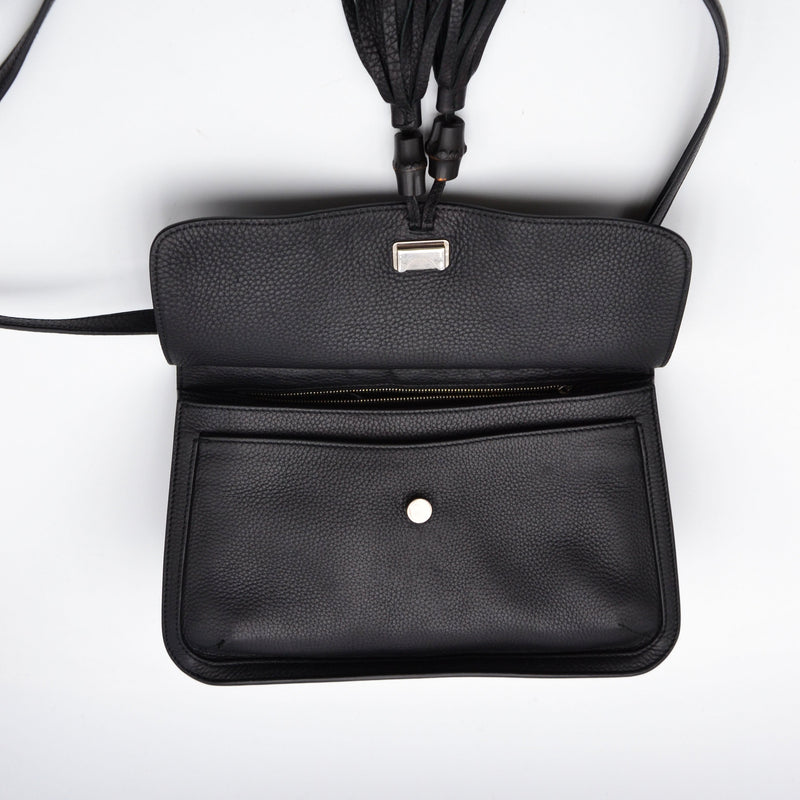 Gucci Daily Flap Cuir Grainé Noir — Pompon Bambou