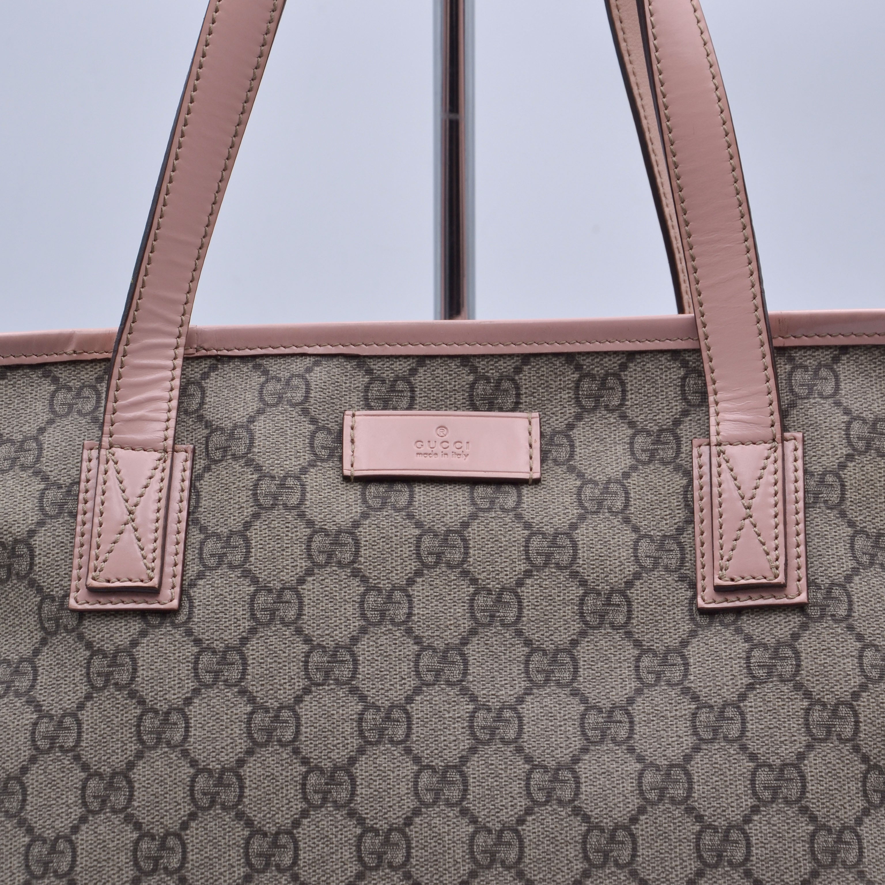 Gucci Gg Supreme Zipped Tote