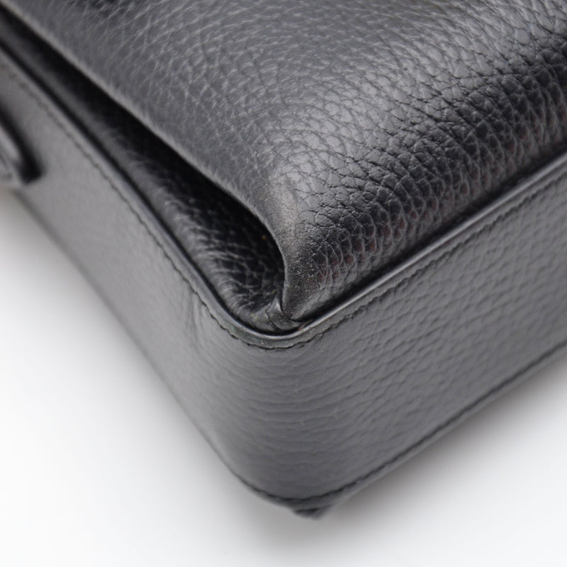 Mini bolso entrelazado Gucci Cadena champán de cuero granulado negro