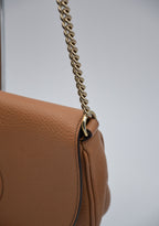 Gucci Soho Clutch In Beige Grained Leather