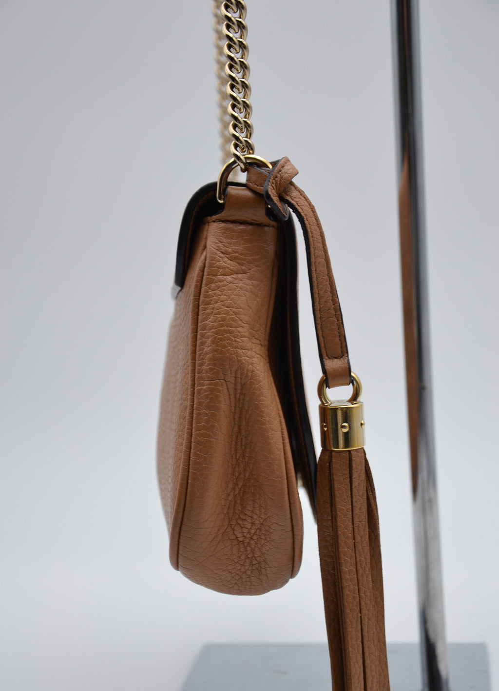 Gucci Soho Clutch In Beige Grained Leather