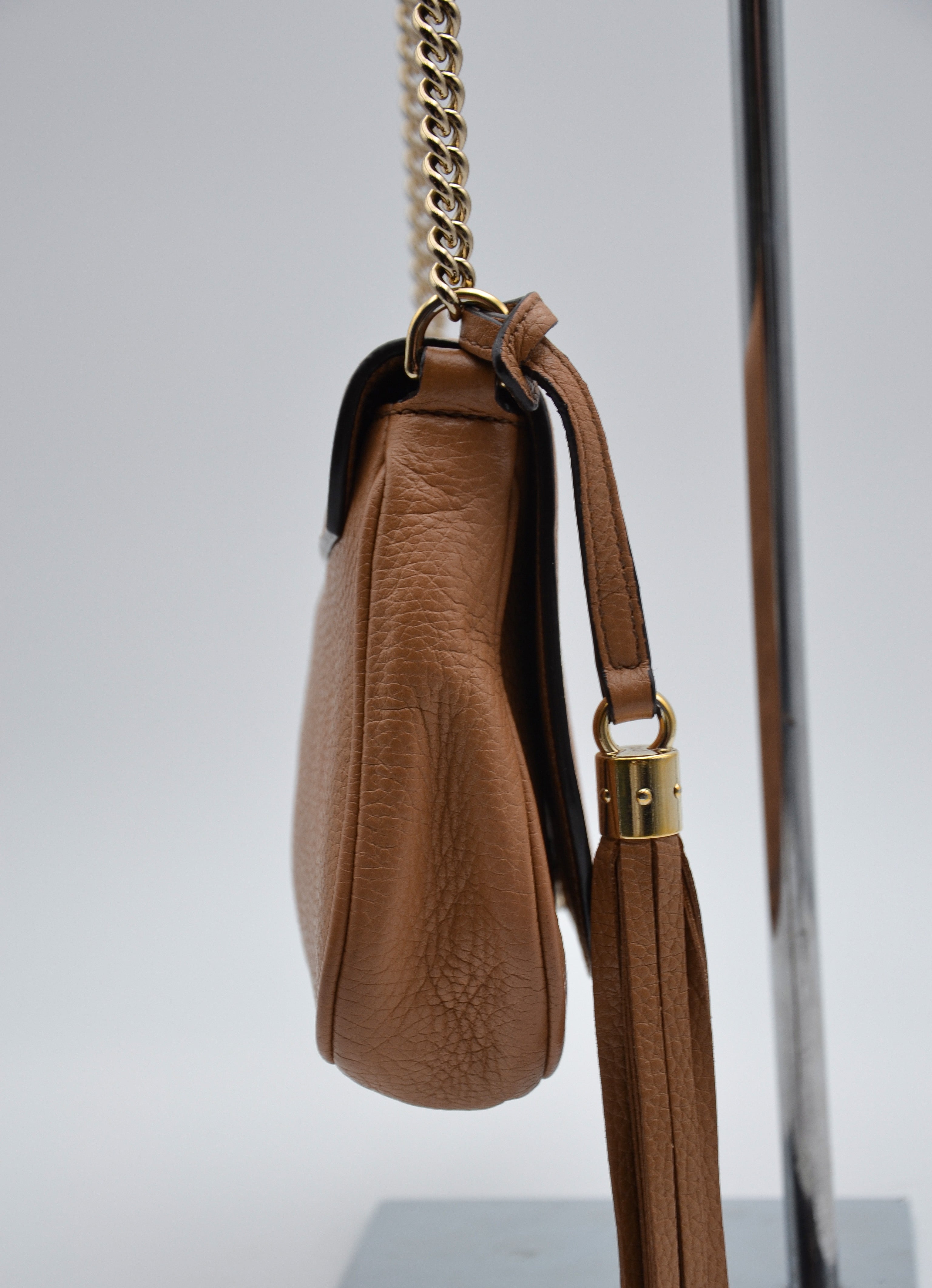 Gucci Soho Clutch In Beige Grained Leather