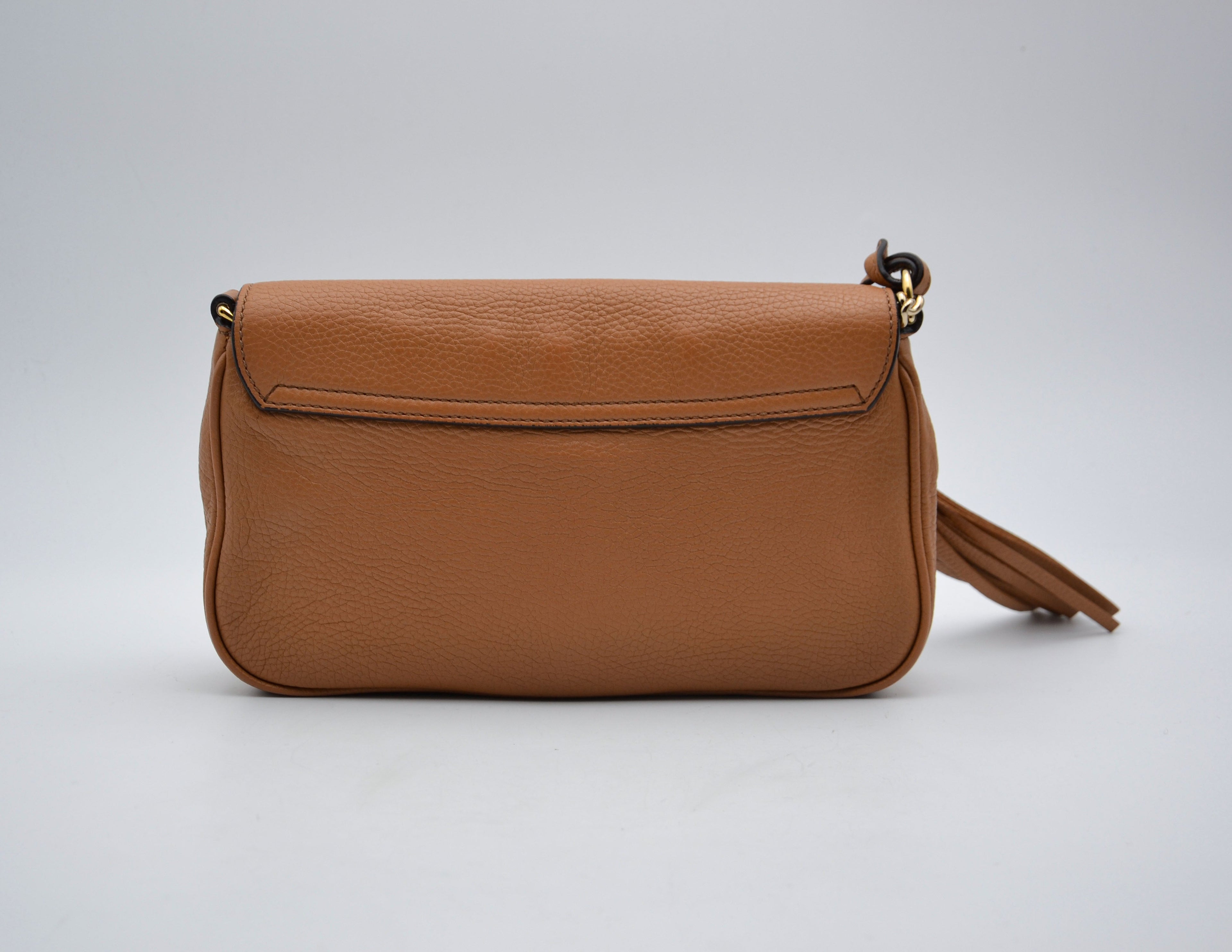 Gucci Soho Clutch In Beige Grained Leather