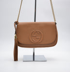 Gucci Soho Clutch In Beige Grained Leather