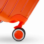 Rueda doble 360° de la maleta GYL Intemporelle naranja con grabado del logo GYL en el buje. #couleur_orange foncé