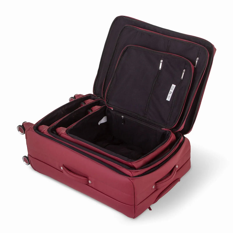 Ensemble de trois valises GYL Évasion en polyuréthane rouge foncé, ouvertes et imbriquées les unes dans les autres pour montrer leur conception pratique et leur intérieur spacieux. #couleur_rouge foncé