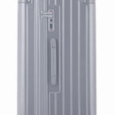 Détail de la serrure TSA et de la poignée latérale sur la valise trunk argent. #couleur_argent