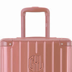 Zoom sur la poignée trolley et le logo GYL de la valise trunk rose gold. #couleur_rose gold