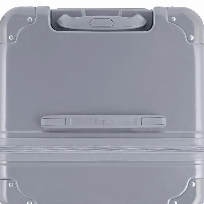 Vista superior de la maleta baúl GYL plateada en policarbonato, con asa central y esquinas reforzadas. #color_plata