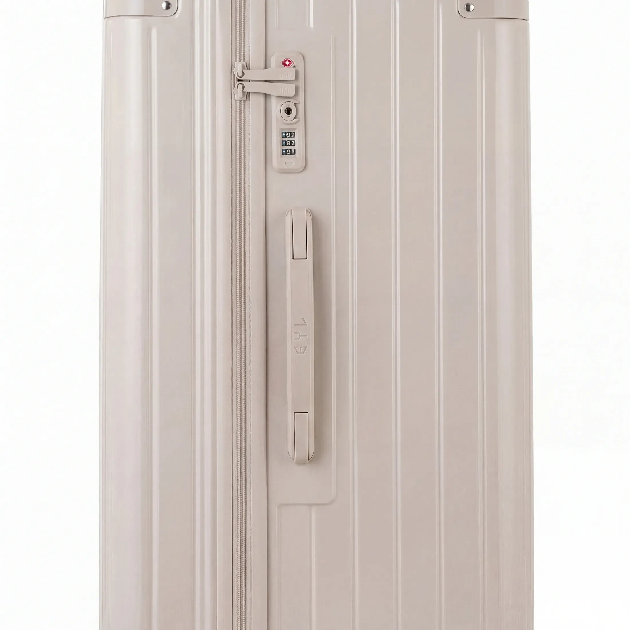 Détail de la serrure TSA et de la poignée latérale sur la valise trunk nude. #couleur_nude