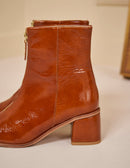 Heeled boots in cognac patent leather