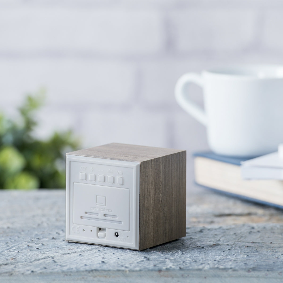 Reveil Wooden Cube Click - Frêne / LED Verte