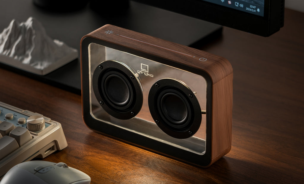 Gingko Design – Przezroczysty głośnik Bluetooth Mage – Orzech, głośnik Bluetooth z drewna i szkła na drewnianym biurku