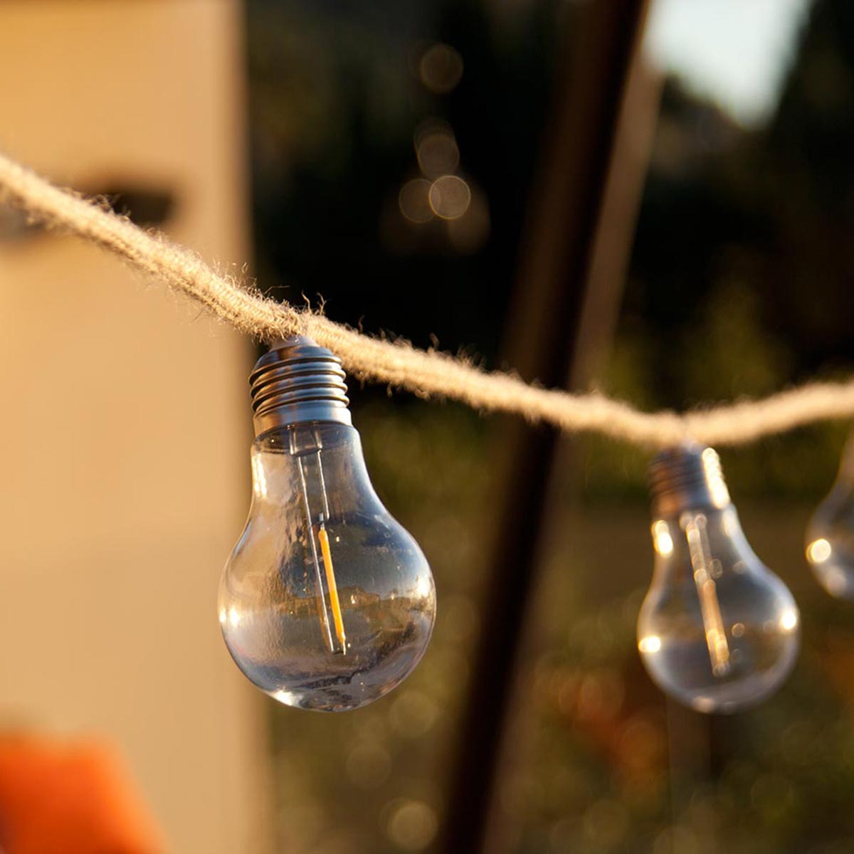 Guirnalda luminosa exterior en cuerda 10 bombillas de filamento transparentes LED blanco cálido FANTASY CORD 7.70m - REDDECO.com