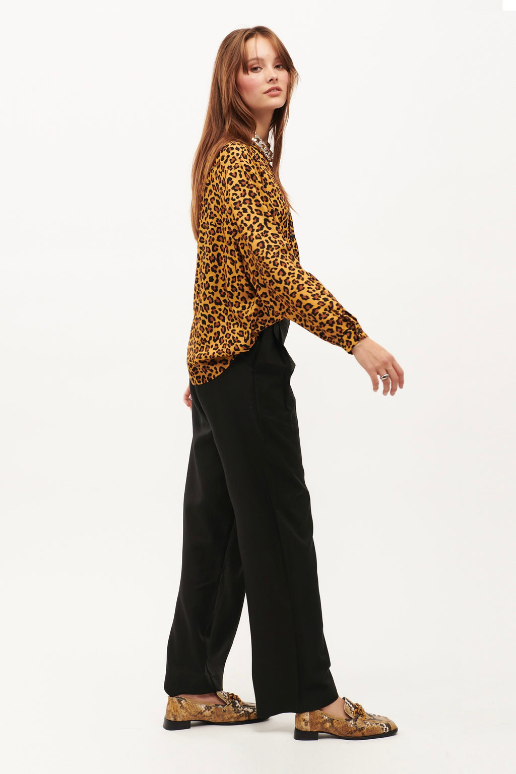 Kate Bukser Sort