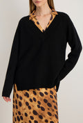 Sweter z dekoltem w serek Hilda - Czarny