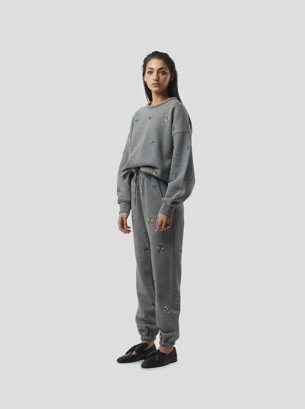 Pantalon Kiara In Grey Beaded Embroideried Fleece