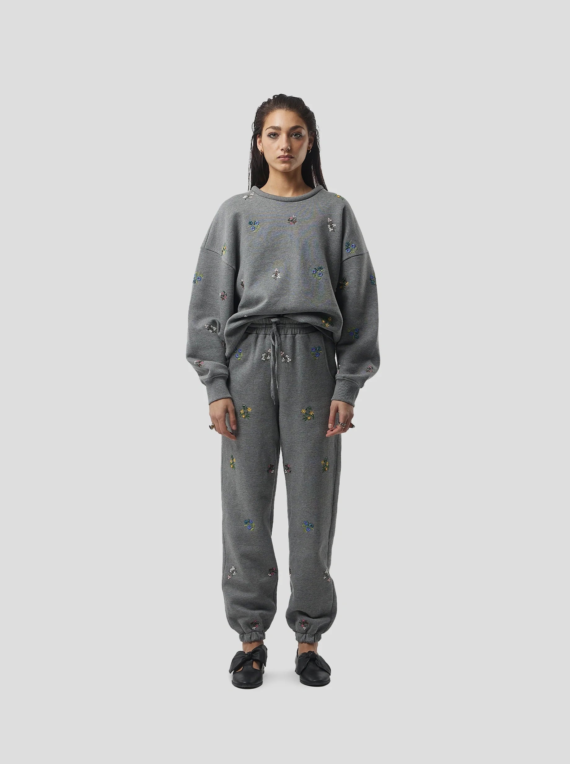 Pantalon Kiara In Grey Beaded Embroideried Fleece