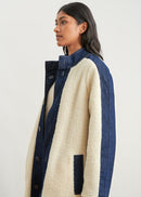 Reversible coat in shearling-effect bi-material and raw denim - CREME#couleur_CREME