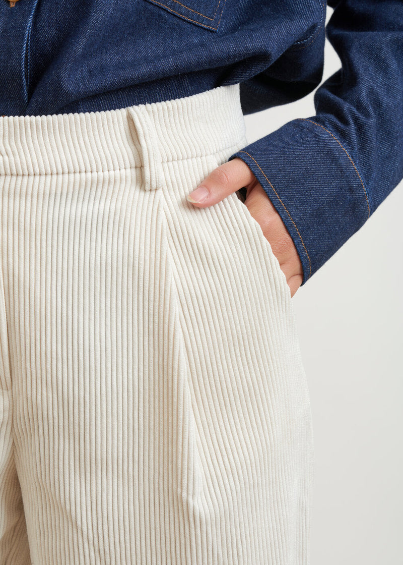 Pantalon carotte en velours côtelé - OFF WHITE#couleur_OFF WHITE