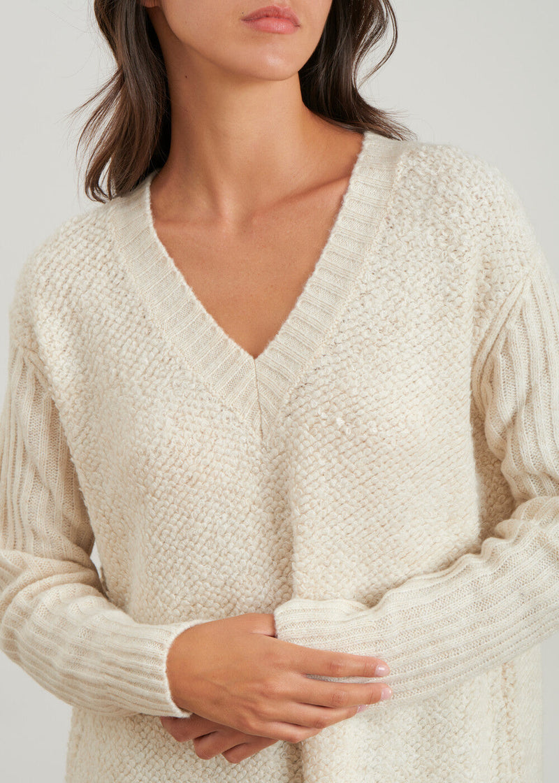 Long V-neck knitted sweater - ECRU#couleur_ECRU