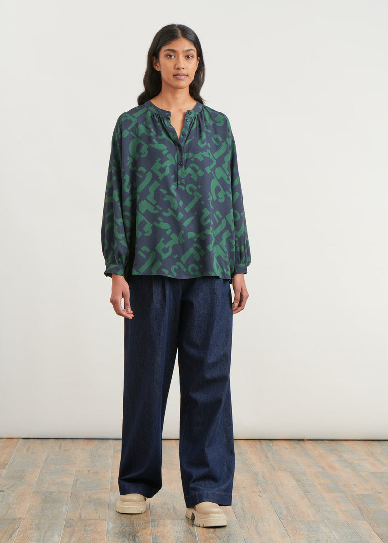 Printed stand-up collar top - NAVY/BOUTEILLE#couleur_NAVY/BOUTEILLE