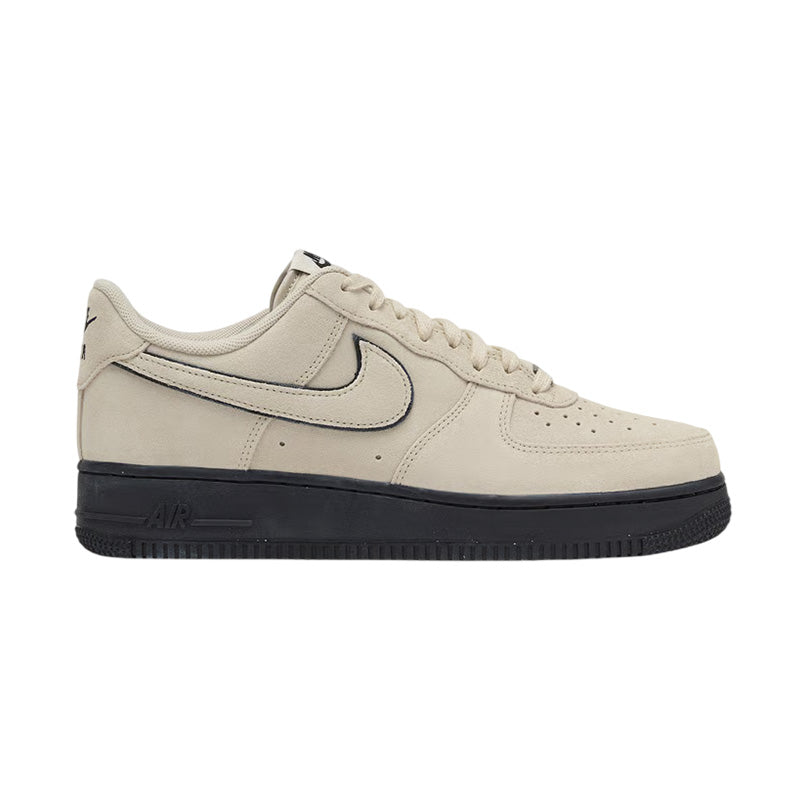 Baskets Nike Air Force 1 07 - Beige, Noir