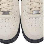 Baskets Nike Air Force 1 07 - Beige, Noir