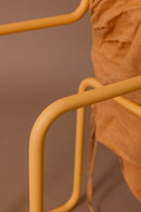 Detailaufnahme des Herrendiener JAMES mit stilvollen runden Rohren und minimalistischen Design.