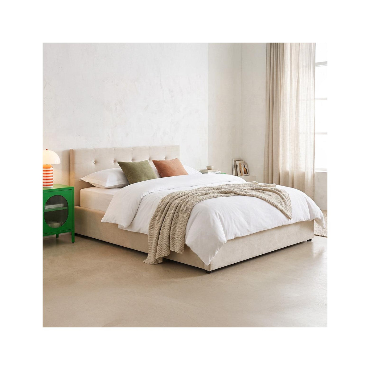 Tina - Lit Coffre Adulte avec Tête de Lit Matelassée en Velours et Sommier - Beige