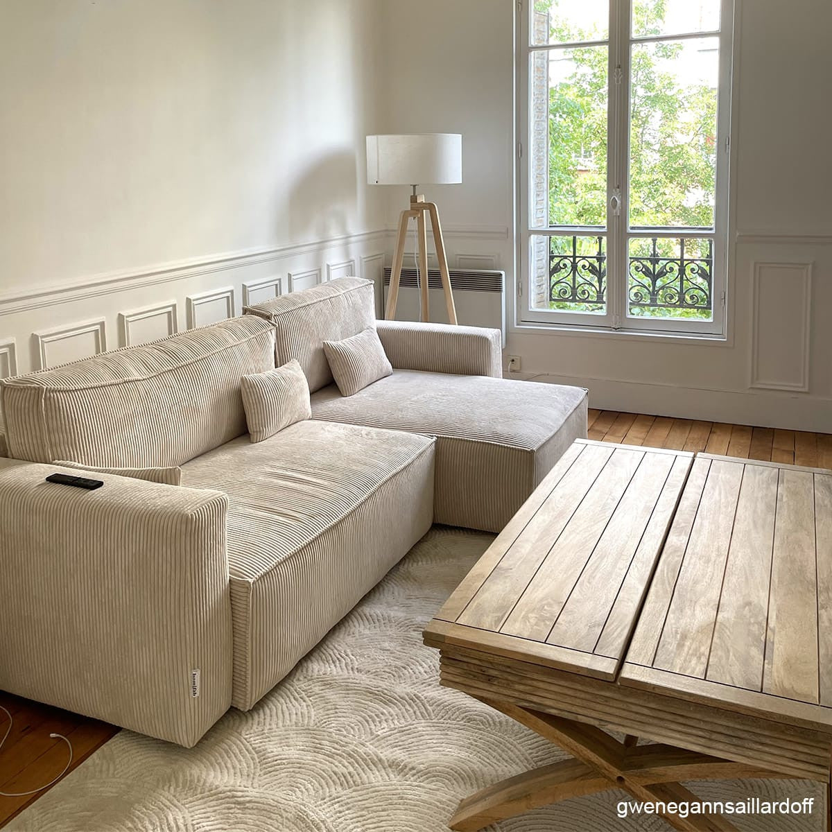 Livia - Canapé d'Angle Convertible Réversible 4 Places avec Coffre de Rangement en Velours Côtelé - Beige