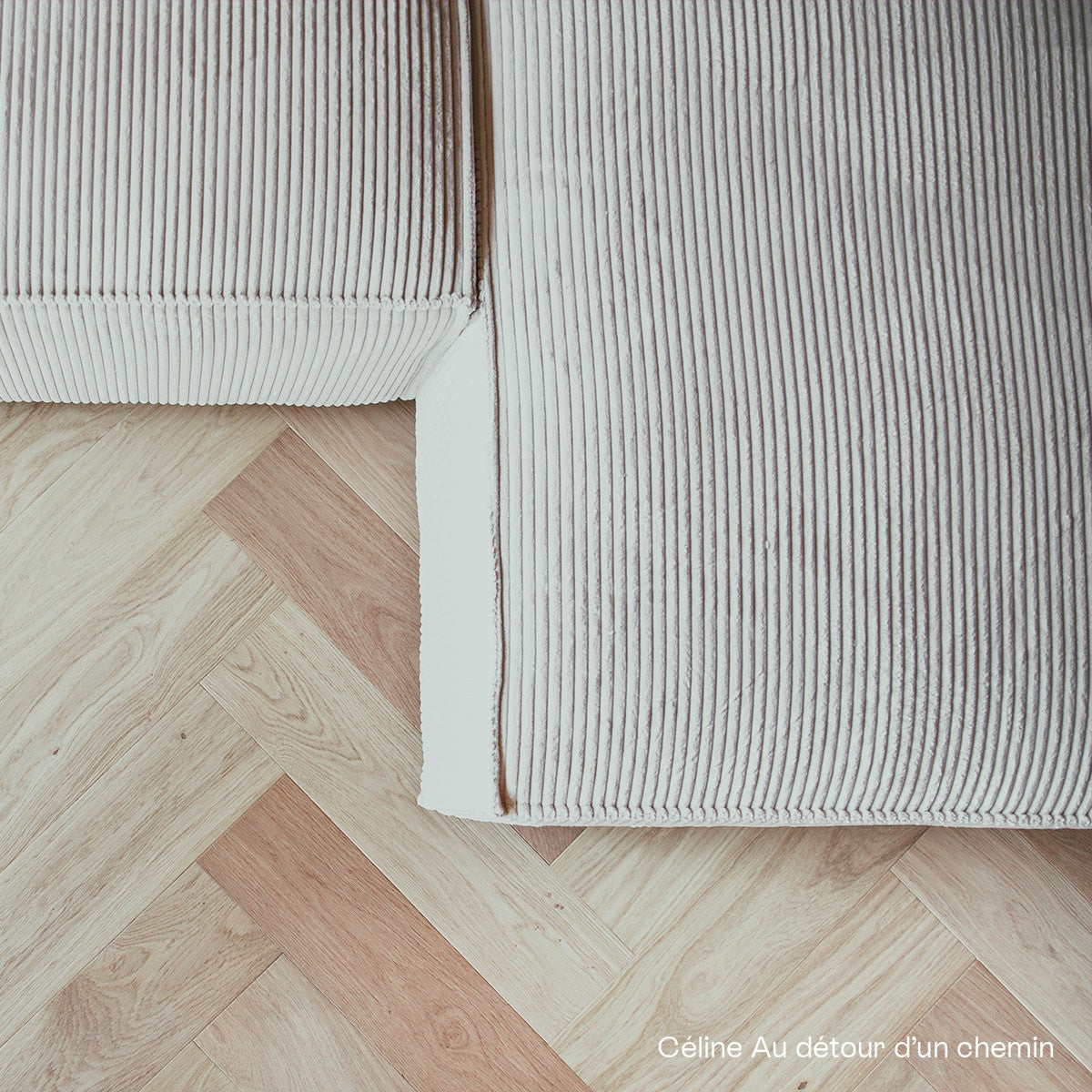 Livia - Canapé d'Angle Convertible Réversible 4 Places avec Coffre de Rangement en Velours Côtelé - Beige