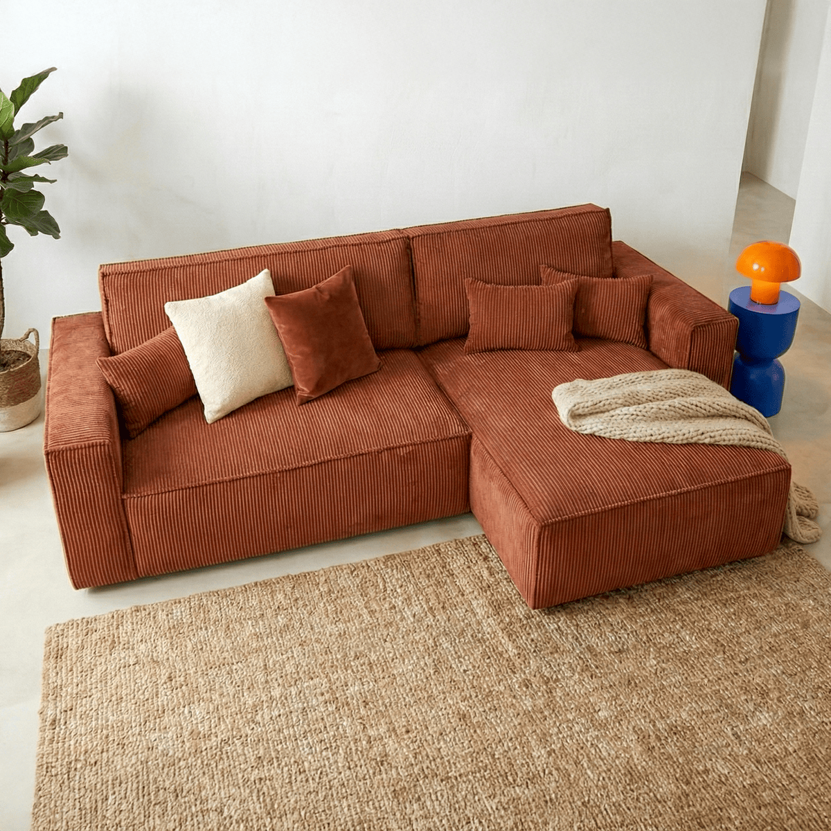 Livia - Canapé d'Angle Convertible Réversible 4 Places avec Coffre de Rangement en Velours Côtelé - Rouille