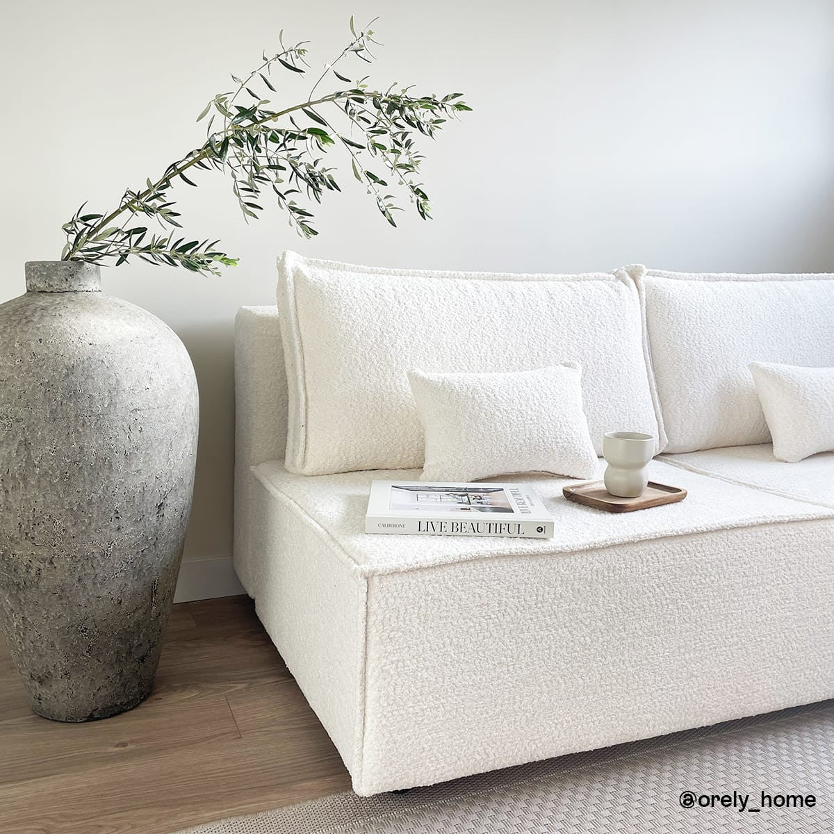 Milla - Canapé Convertible 3 Places avec Coffre de Rangement en Tissu Bouclé Beige - Ecru