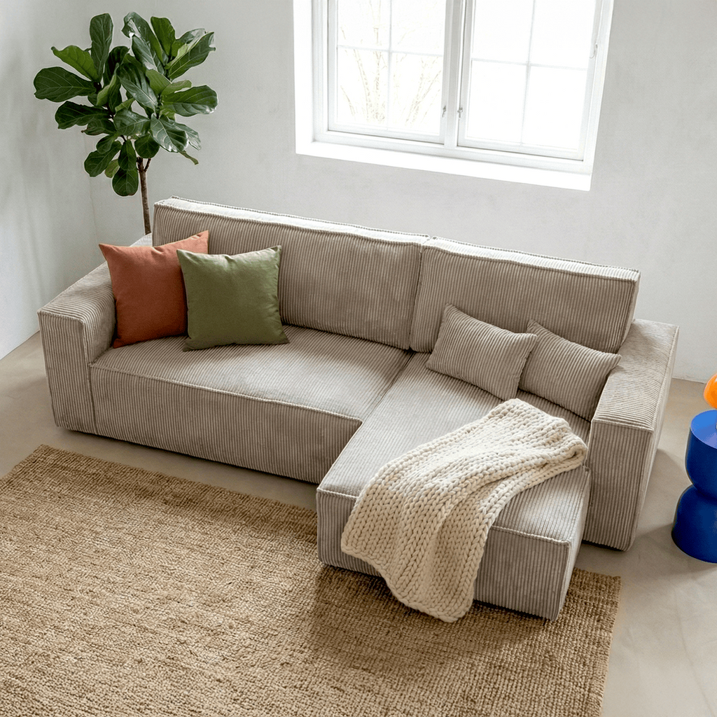 Livia – Ecksofa mit Schlaffunktion, wechselseitig montierbar – Breitcord – Taupe
