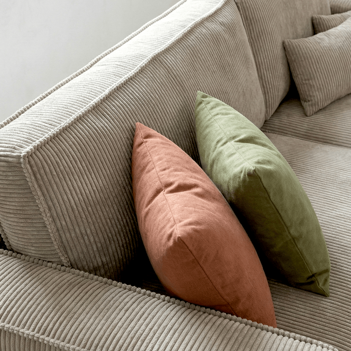 Livia – Ecksofa mit Schlaffunktion, wechselseitig montierbar – Breitcord – Taupe