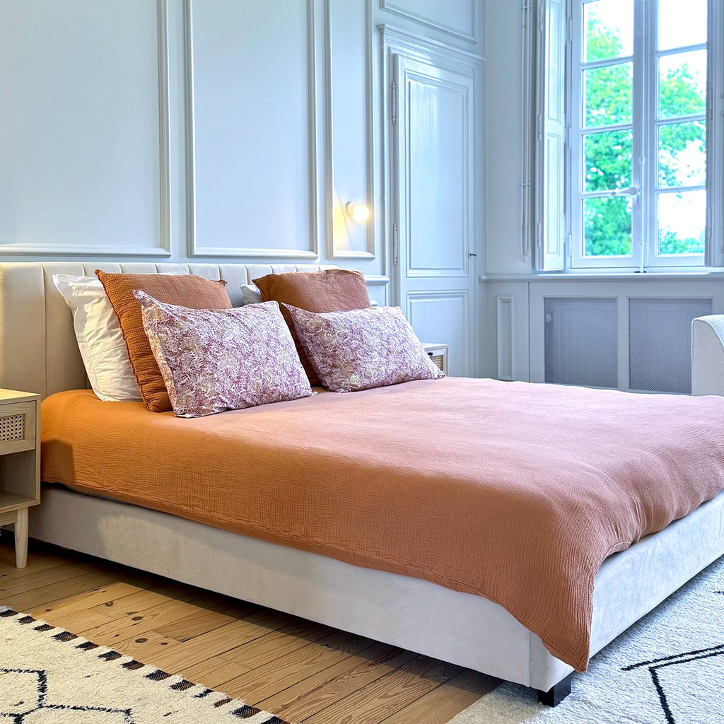 William - Lit Adulte avec Tête de Lit Capitonnée en Velours Sable 140x190 - Beige