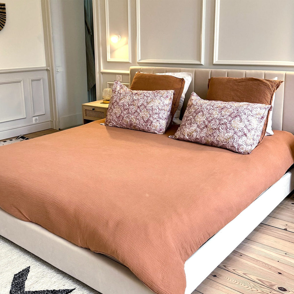 William - Lit Adulte avec Tête de Lit Capitonnée en Velours Sable 140x190 - Beige