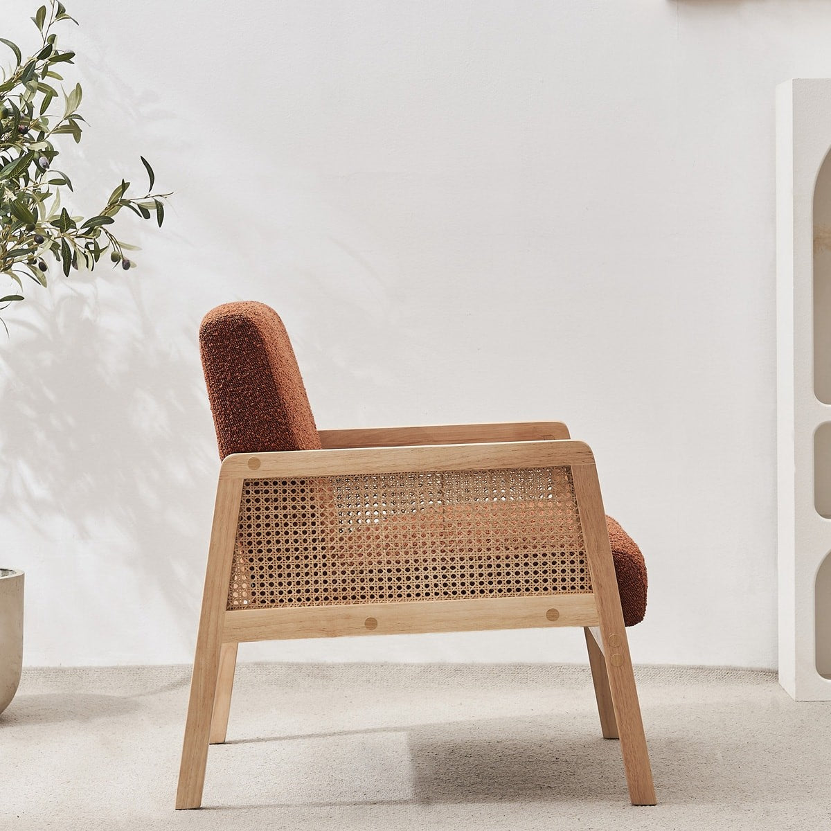 Mani - Fauteuil en Cannage et Tissu Bouclé - Rouille