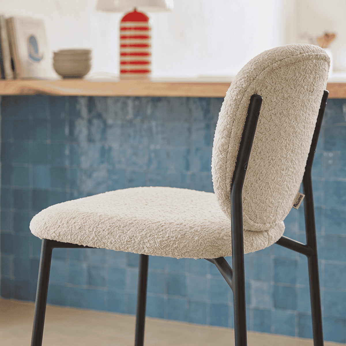 Betty - Lot de 2 Tabourets de Bar en Tissu Bouclette Écru, Piètement Métal Noir - Beige
