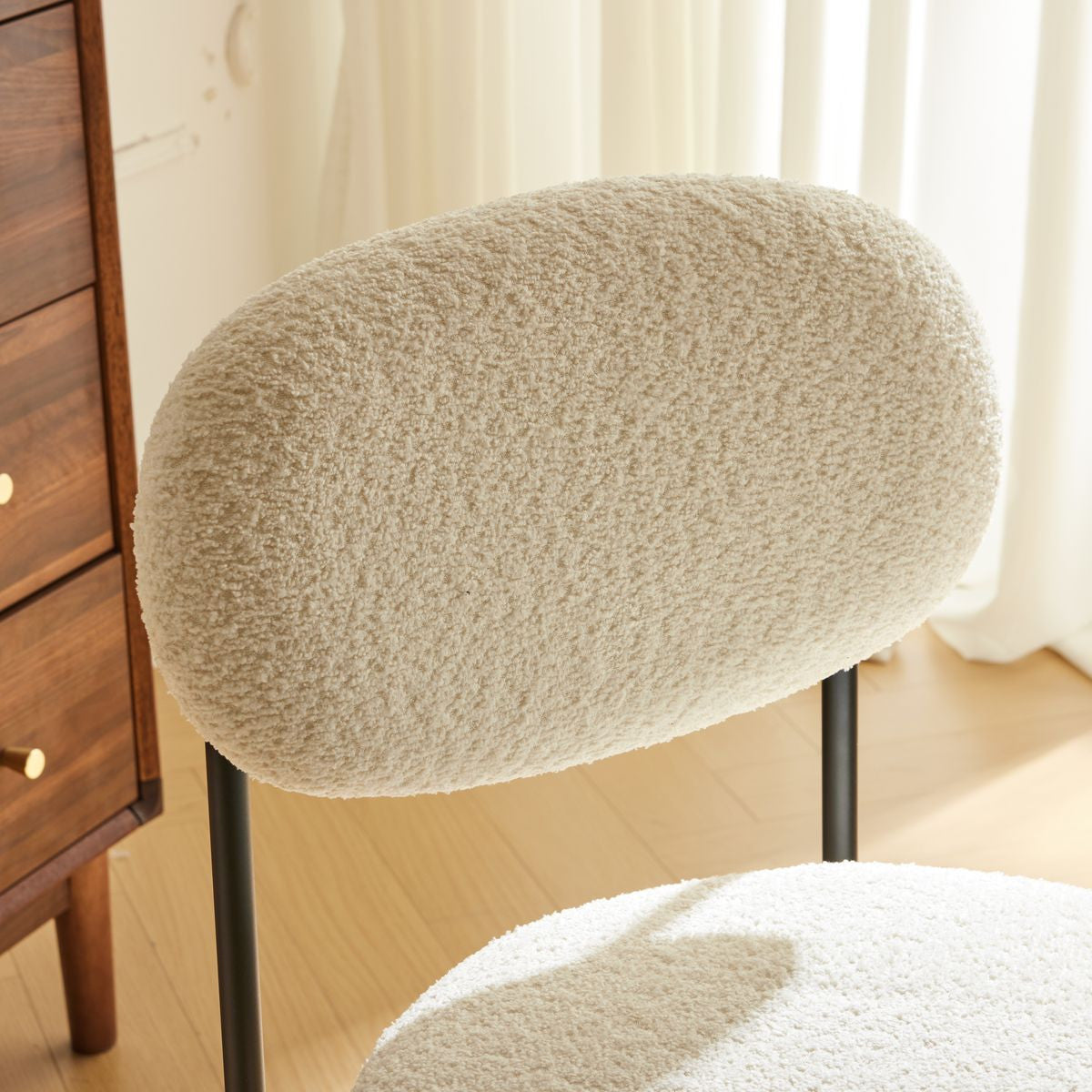 Evora - Lot de 2 Chaises en Tissu Bouclé, Piètement Métal Noir - Beige