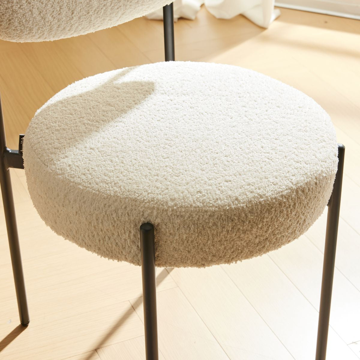 Evora - Lot de 2 Chaises en Tissu Bouclé, Piètement Métal Noir - Beige