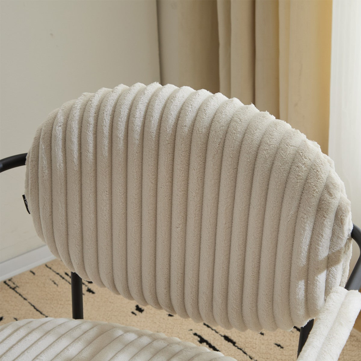 Léon - Fauteuil en Velours Côtelé et Piètement Noir - Beige