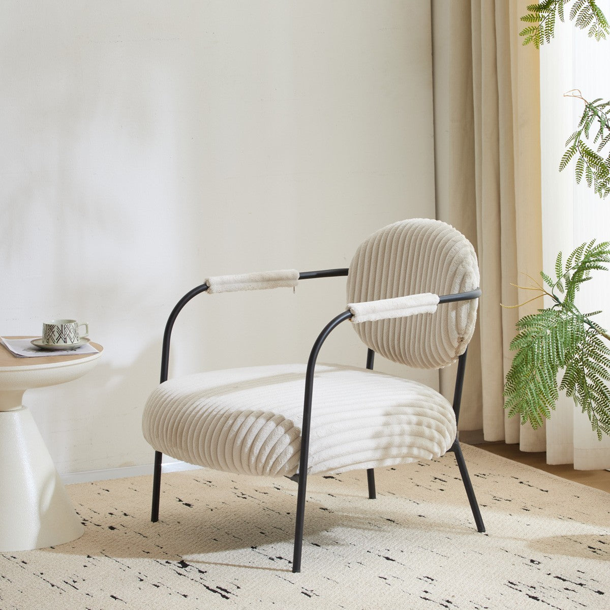 Léon - Fauteuil en Velours Côtelé et Piètement Noir - Beige