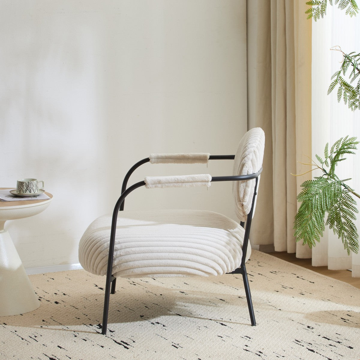 Léon - Fauteuil en Velours Côtelé et Piètement Noir - Beige