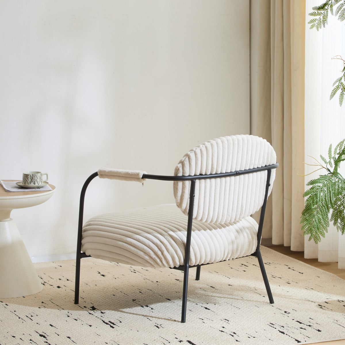 Léon - Fauteuil en Velours Côtelé et Piètement Noir - Beige