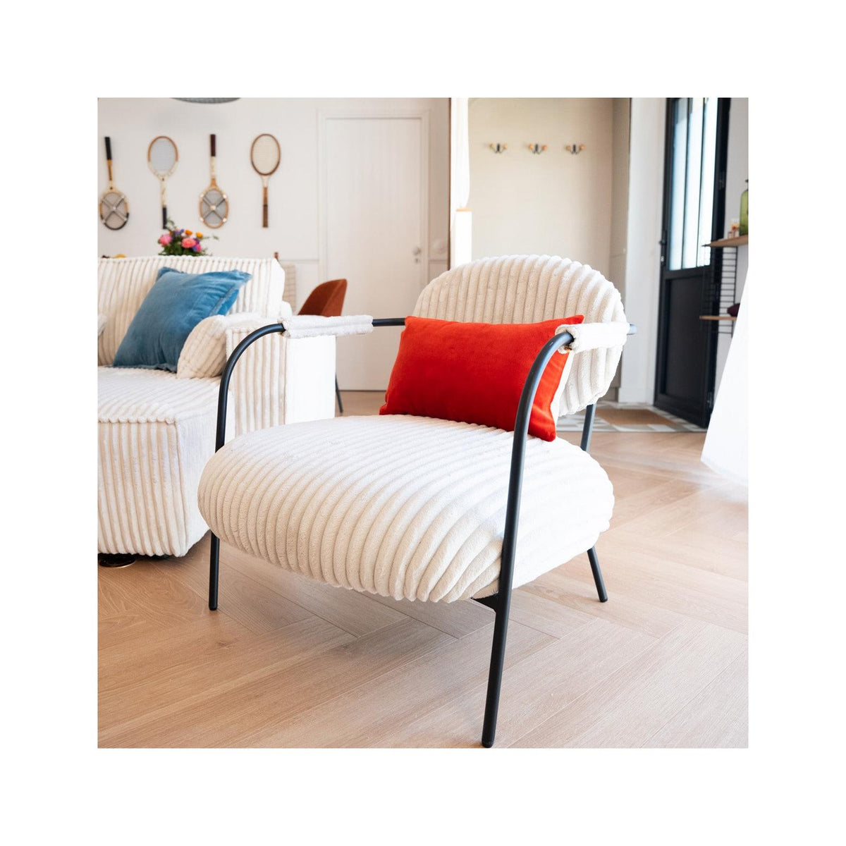 Léon - Fauteuil en Velours Côtelé et Piètement Noir - Beige