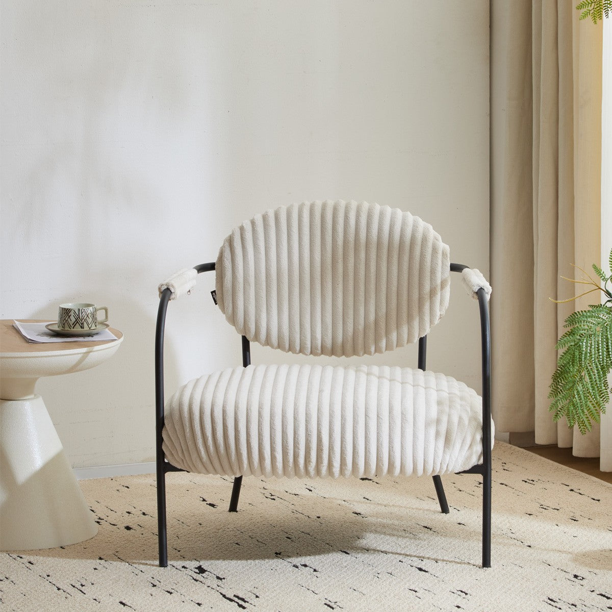 Léon - Fauteuil en Velours Côtelé et Piètement Noir - Beige