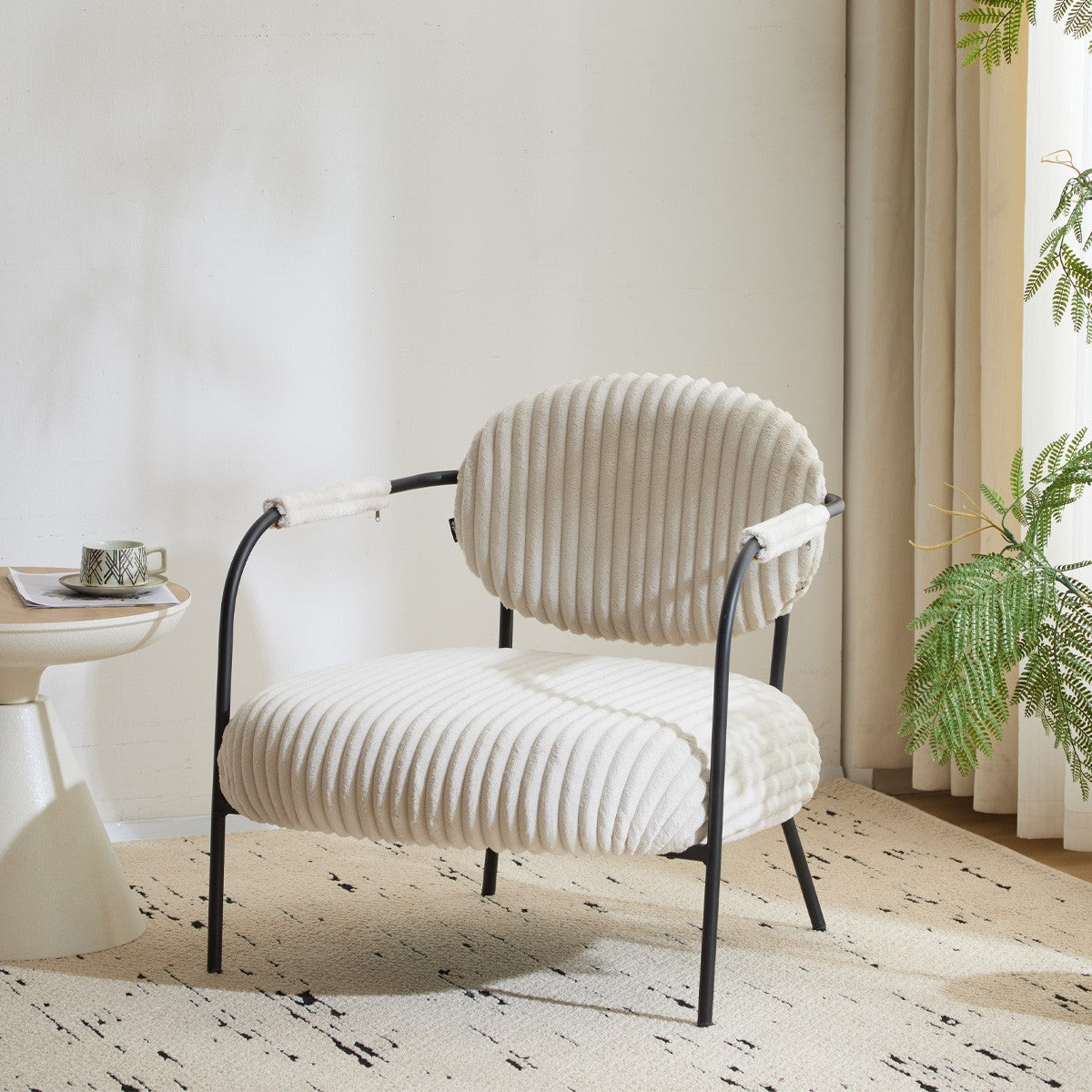 Léon - Fauteuil en Velours Côtelé et Piètement Noir - Beige